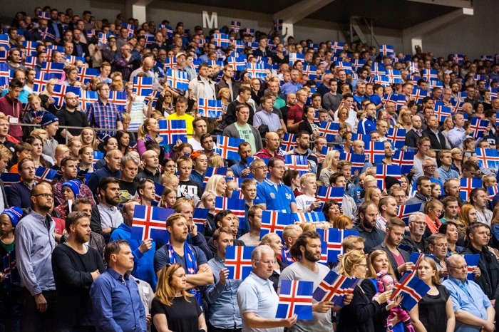 basketball_icelandic_crowd_flag