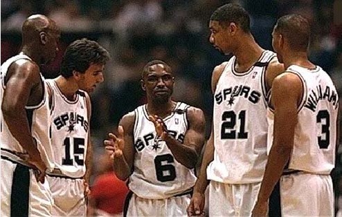 Tim Duncan e Monty Williams compagni di squadra agli Spurs